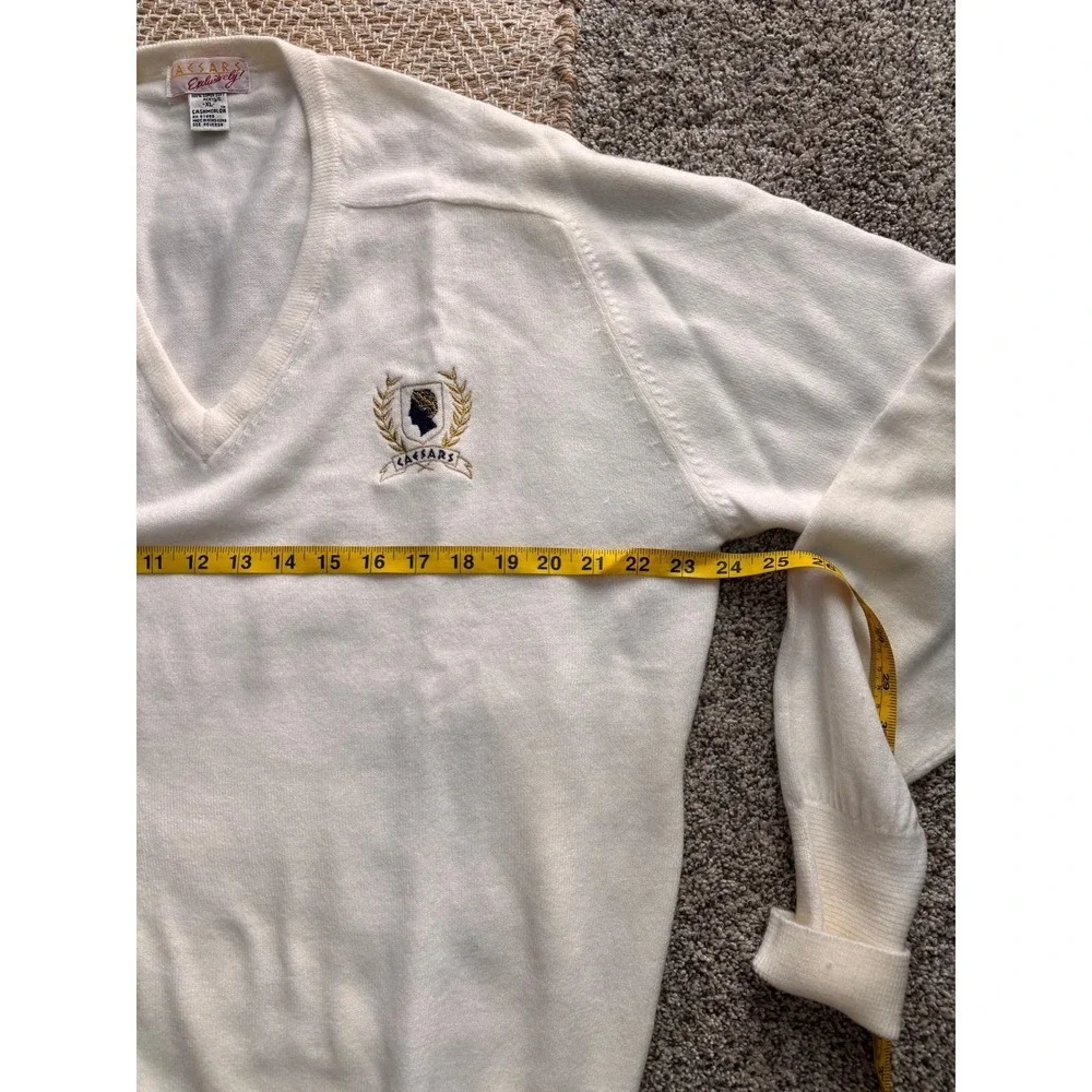 Vintage Caesars Palace Mens XL V-Neck Sweater White Cashmerlon Embroidered Crest